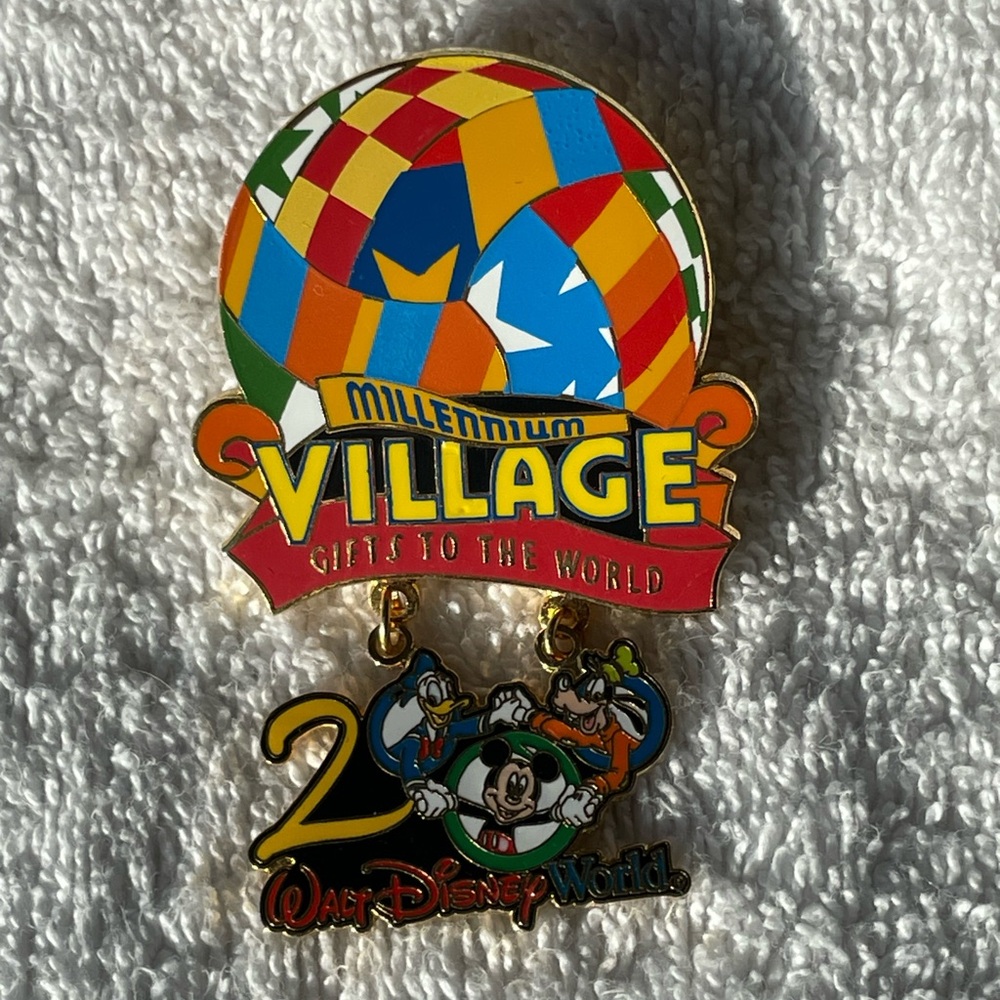 Disney Millennium Village Hot Air Balloon 2000 Mickey Walt Disney World Pin